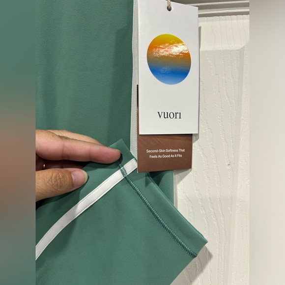 Vuori Women's Medium Track Legging Teal Celadon NWT Retro Contrast Performance - Picture 6 of 9